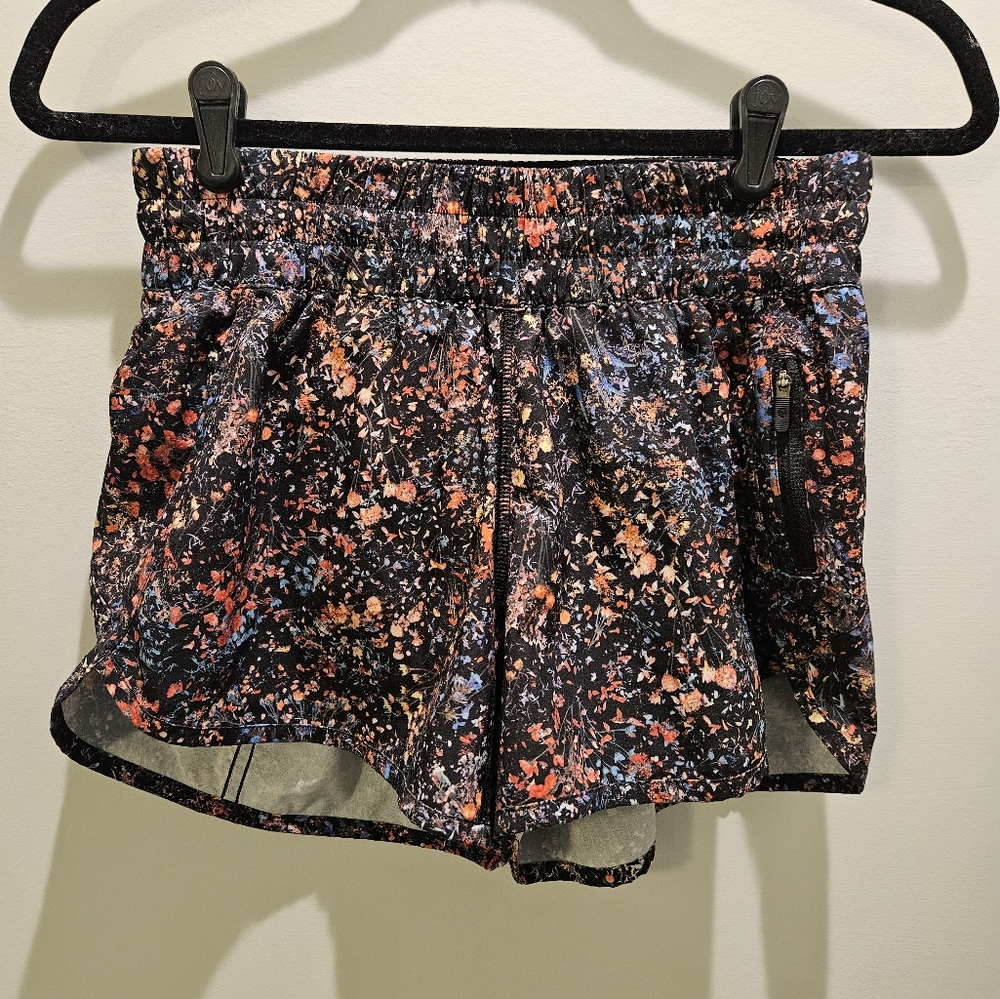 Lululemon hotty hot shorts guc size 6